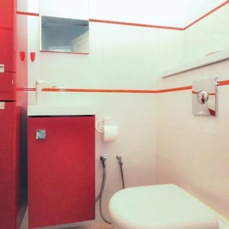 Apartman Flora 2 *